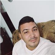 Profesor dinámico, que le gusta aprender junto a los estudiantes